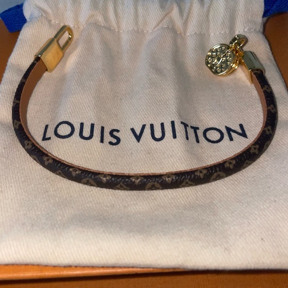 No further discounts on this item -Louis Vuitton Bracelet - Picture 2 of 3